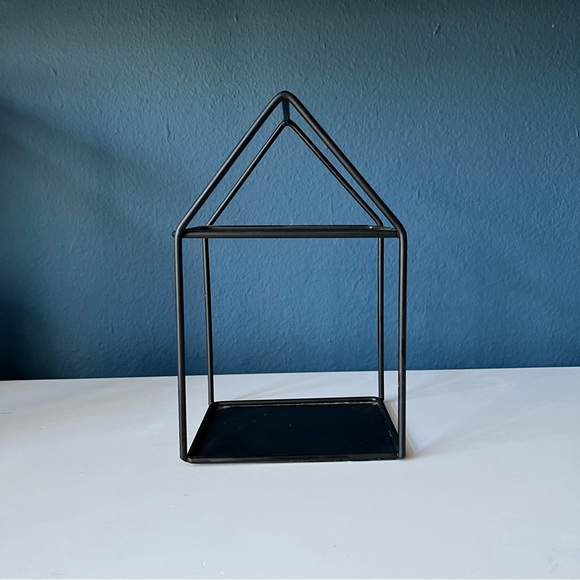 Black Metal Frame House - Picture 1 of 2